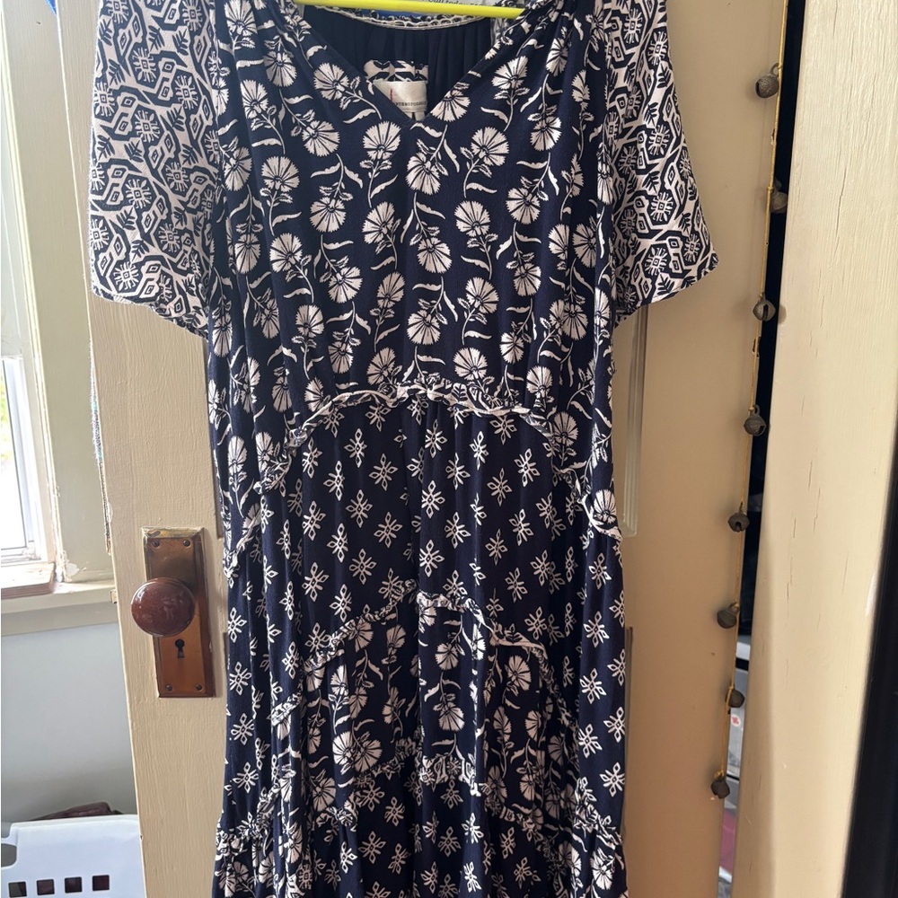 Anthropologie Navy and White Floral short Sleeve Dress